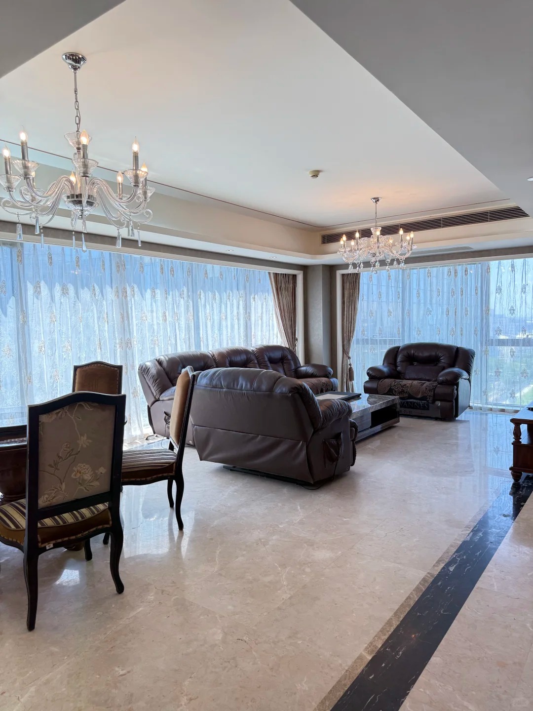 荣华君安国际207㎡三居精装案例：酒店式住宅的豪华装修设计